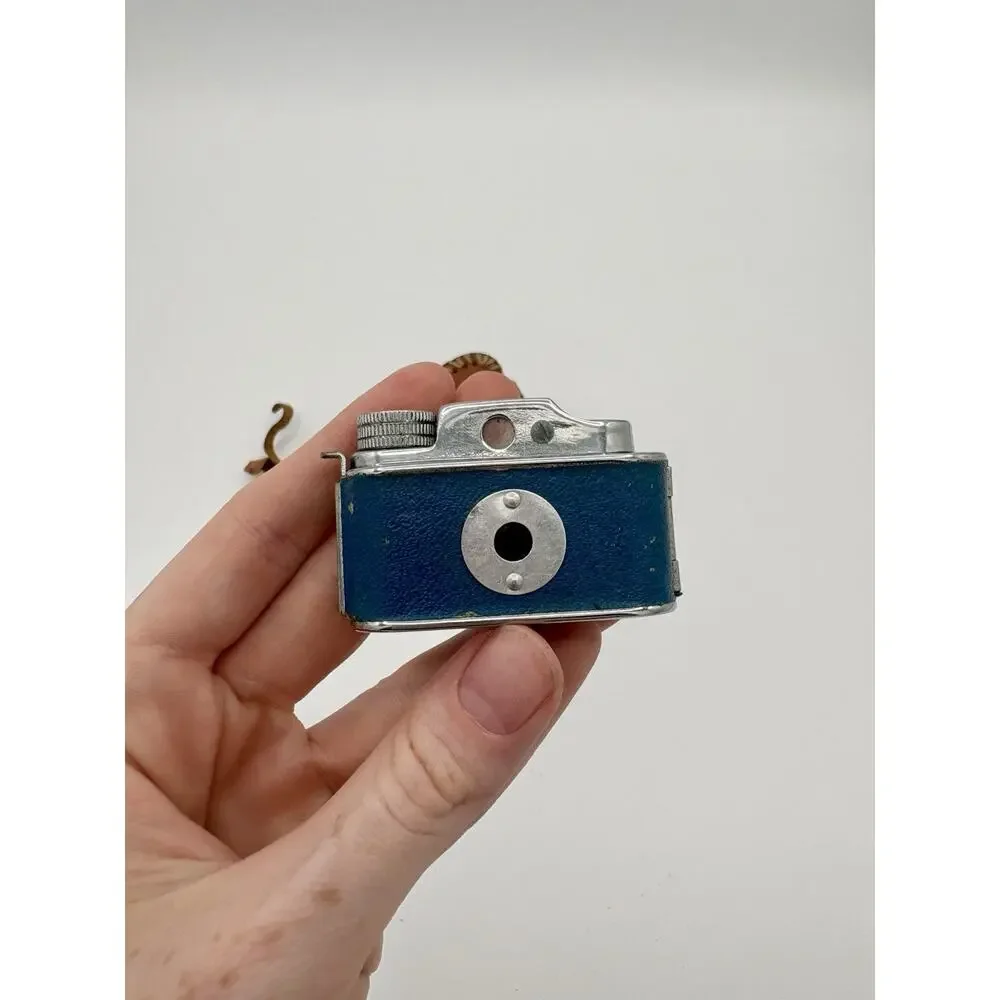 CMC Hit Style Blue Subminiature Camera 14×14mm Exposure 17.5mm Film with Case